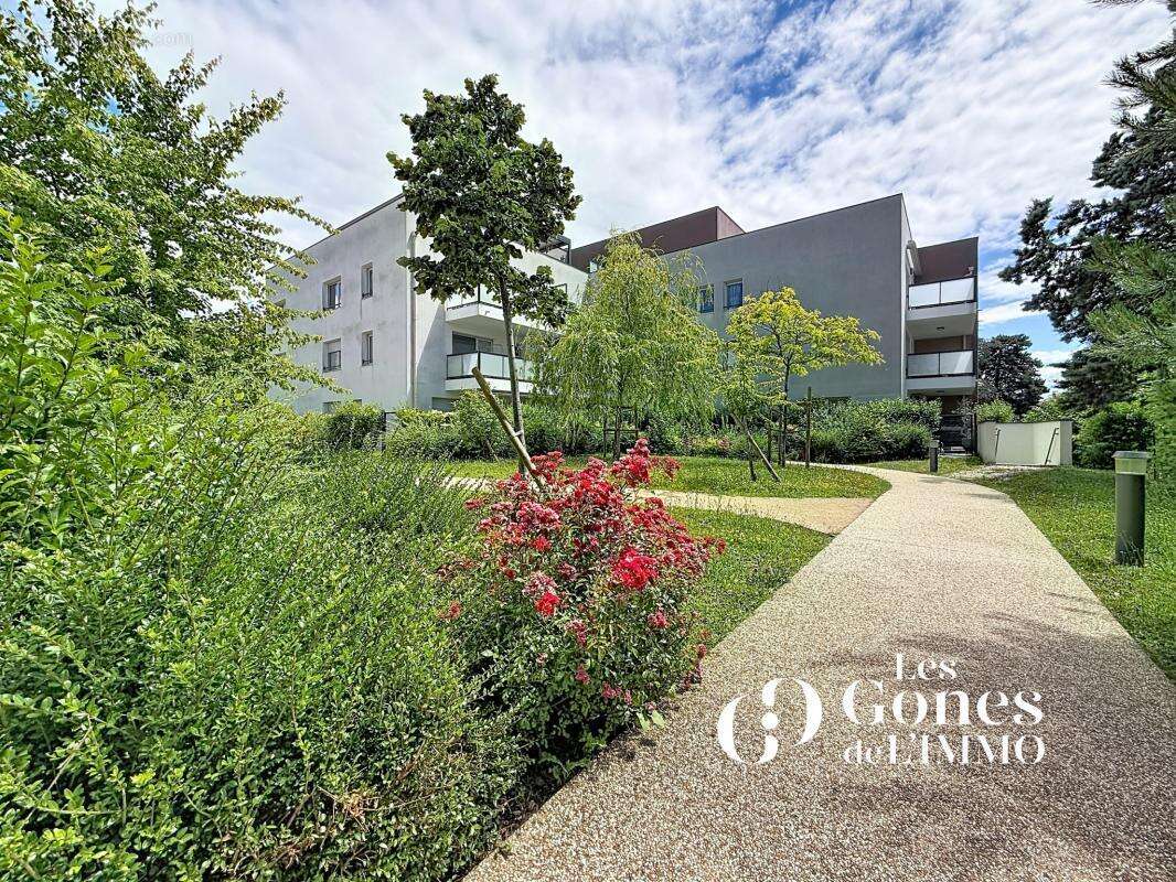 À pied du centre de Craponne   Superbe T4 récent avec balcon - photo 13