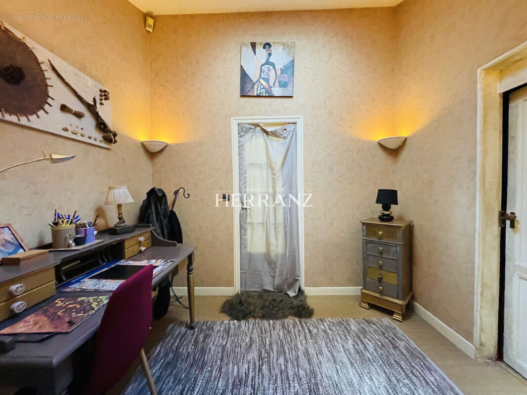 maison de 180m2 avec 5 chambres, garages, dépendance sur 1500m2 de terrain - photo 8