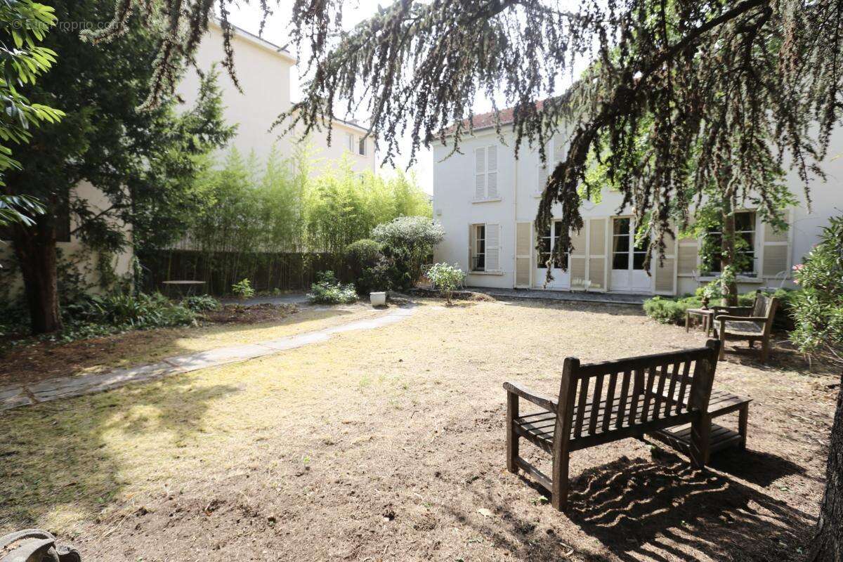 Maison à LA GARENNE-COLOMBES
