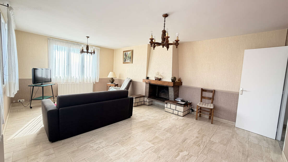 Maison à MAINVILLIERS