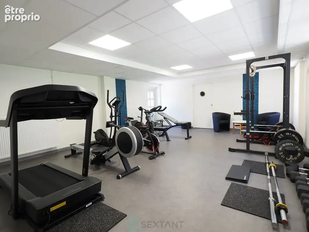 Un cadre atypique, une bâtisse en pierres récemment rénovée et équipée à neuf : Chambres d'hôtes, salle sports - fitness, espace - photo 14