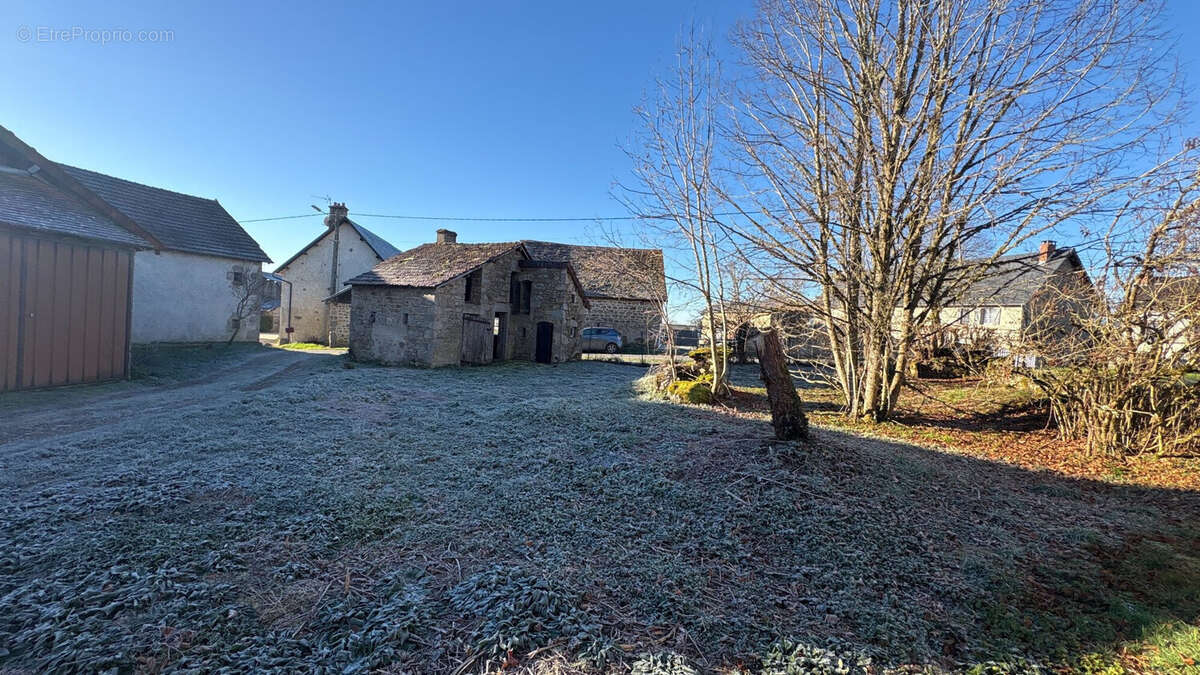 Maison 1 pièce 52 m² à vendre à Villosanges (63380) - photo 4