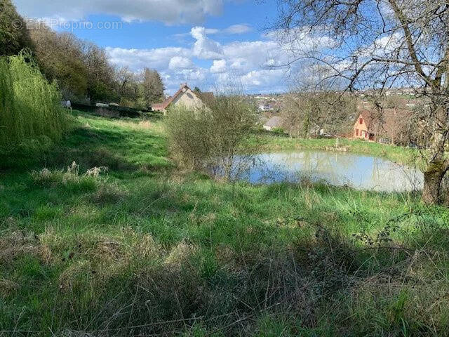 Terrain à ARGENTON-SUR-CREUSE