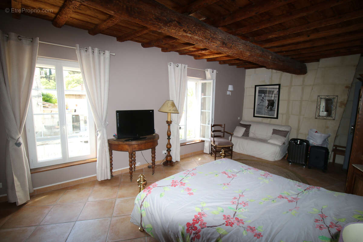 Maison de maître avec jardin, pisicine, parkings. - photo 19