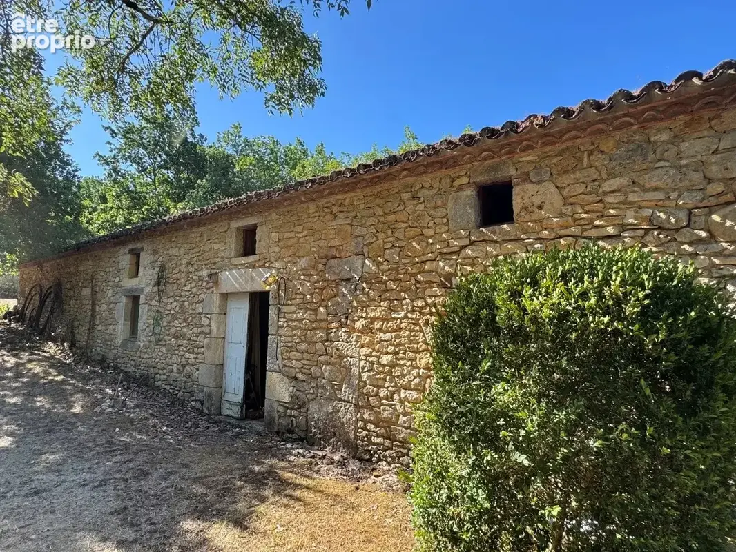 Ensemble immobilier en pierre avec 15 ha de terrain. - photo 16