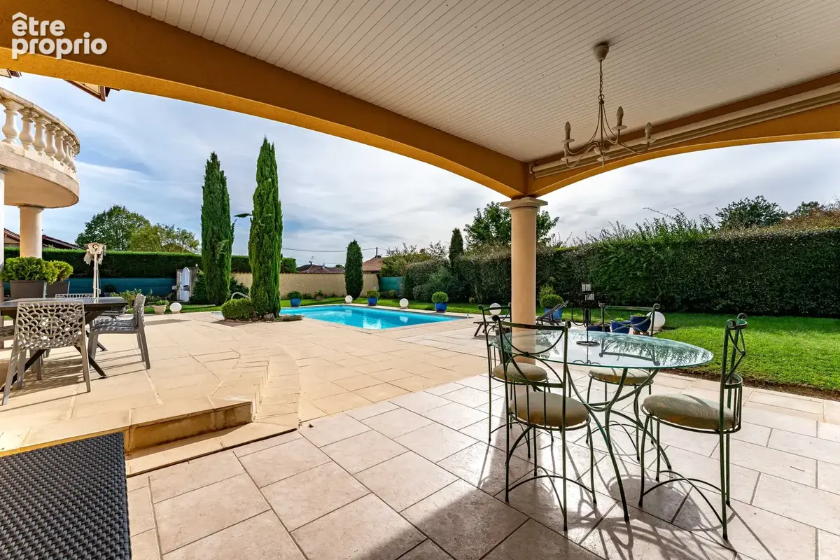 Villa d’architecte avec piscine et jardin paysager de 1 762 m2 - photo 5