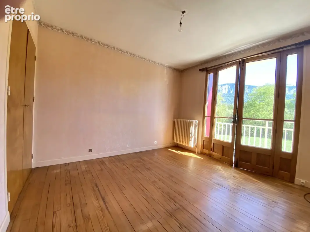 Maison T6 sur terrain plat , clos et arboré. - photo 11
