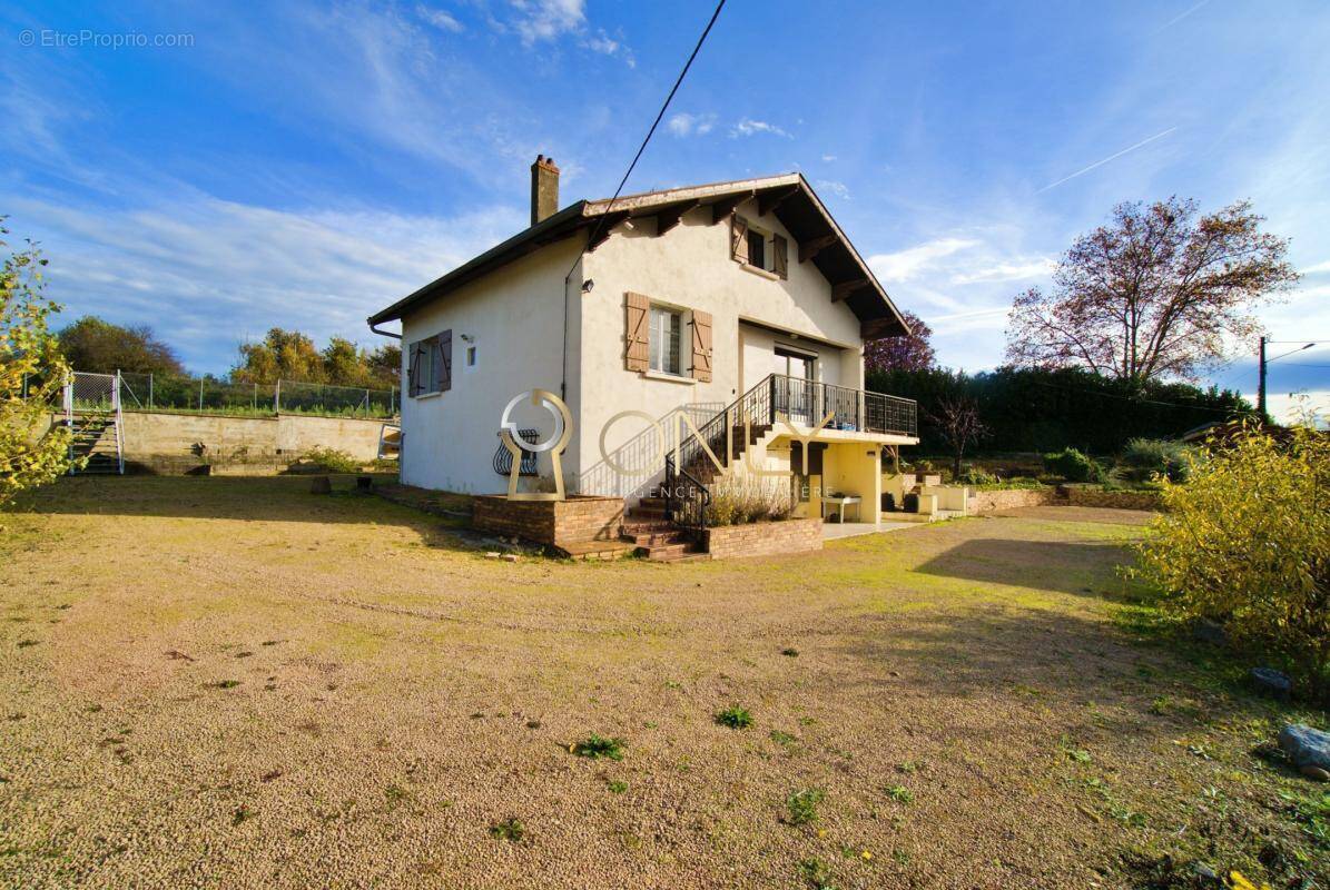 Maison à JASSANS-RIOTTIER