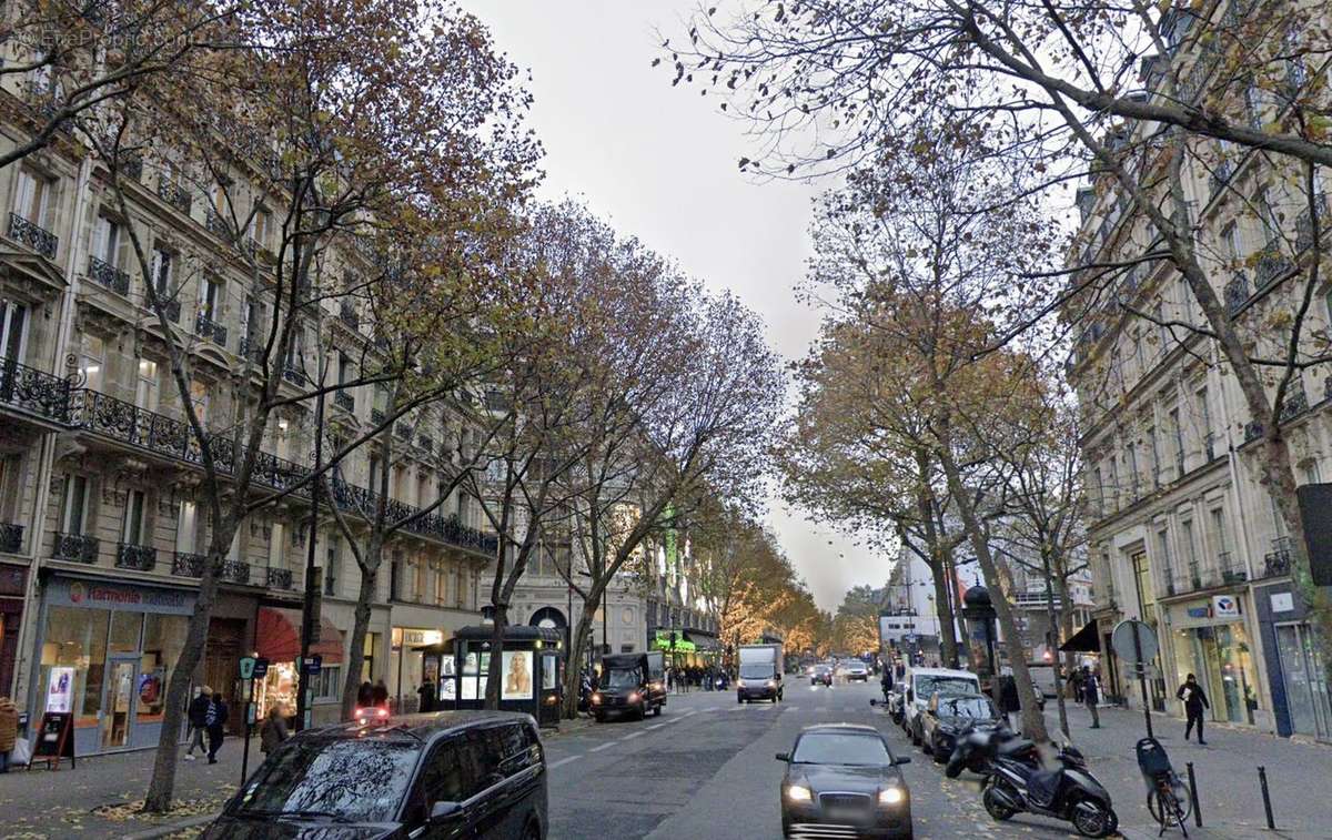 70 m² à Paris-8e  - photo 2
