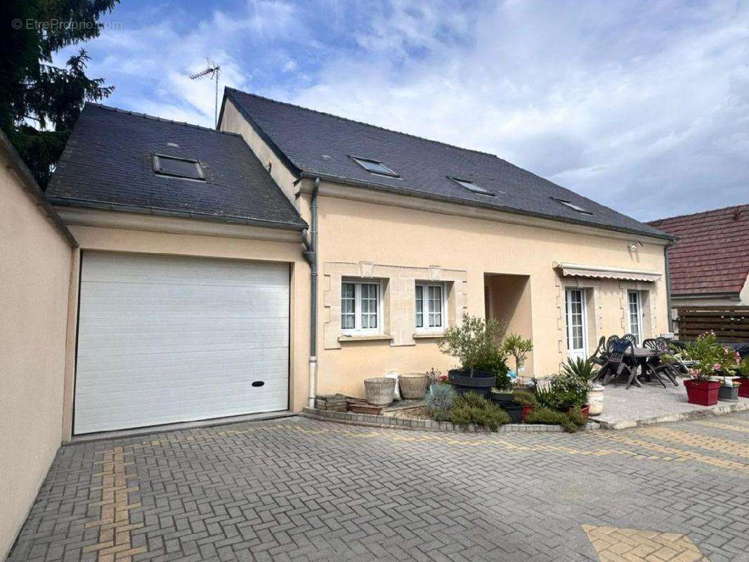 Maison 275 m² à Villeneuve-Saint-Germain  - photo 2