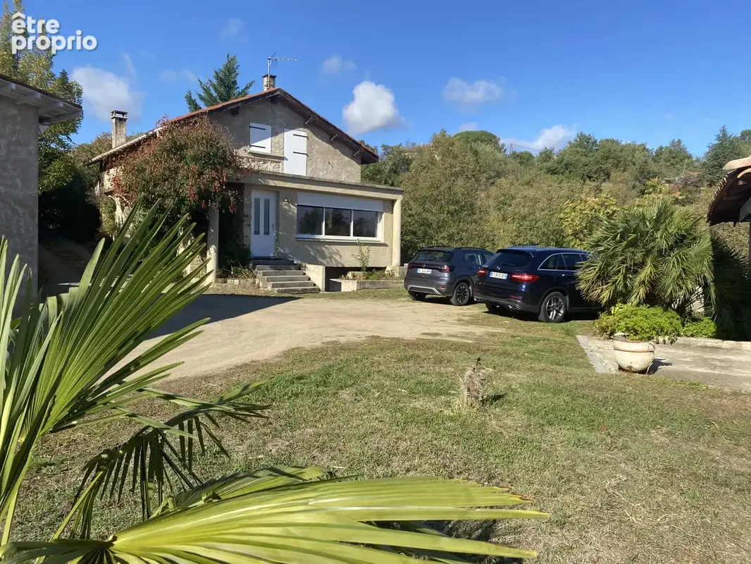 Sur les hauteurs d'Annonay, coquette maison en pierres avec vue et espace piscine. - photo 1