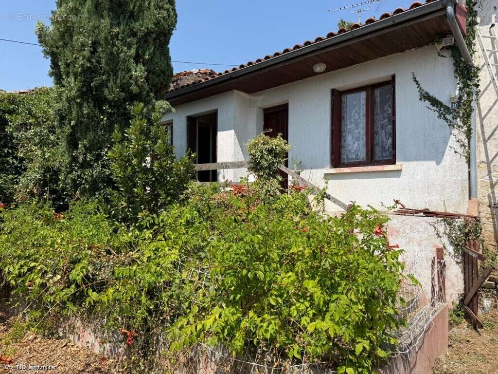 Prix Négociable : Maison Plain Pied à Rénover centre Aunac - photo 32