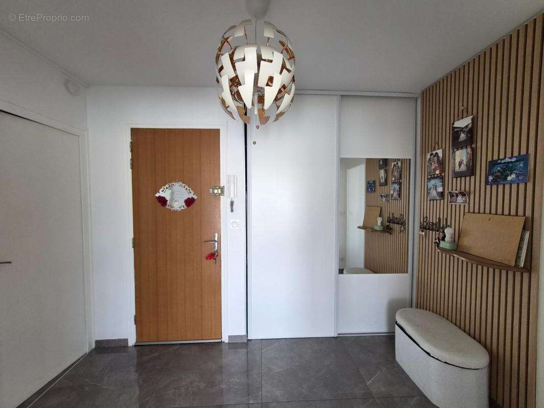 Grand appartement rénové avec balcons et suite parentale - photo 7