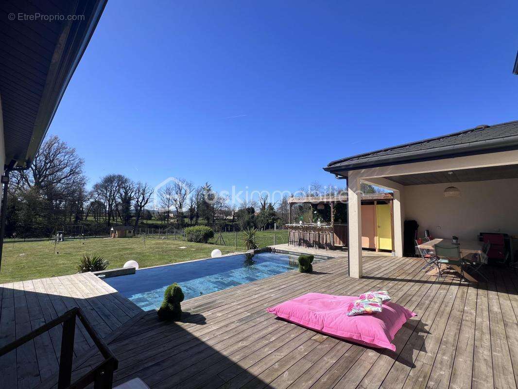 Maison à SAINT-SEURIN-SUR-L'ISLE