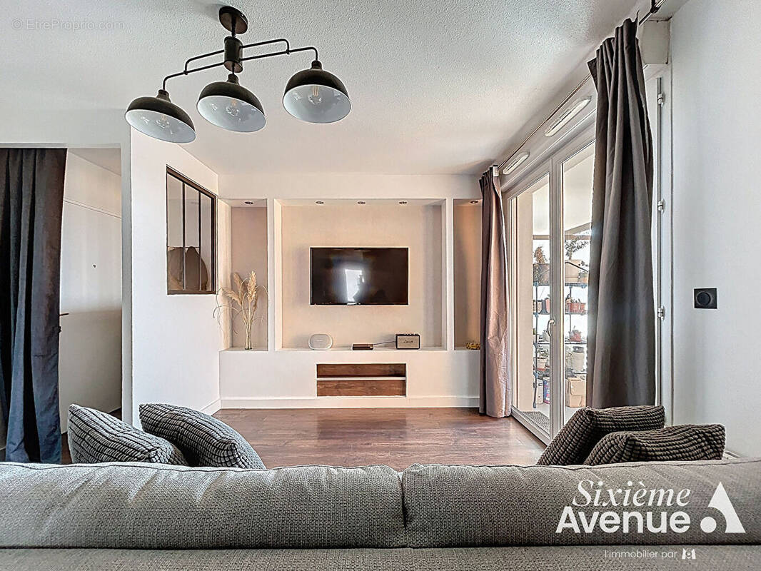 Appartement à DECINES-CHARPIEU