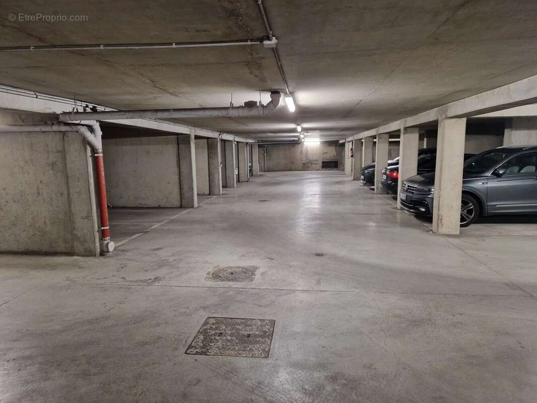Parking à PARIS-15E