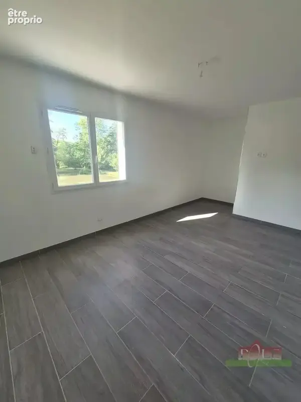 Villa familiale de 185 m² avec un grand terrain offrant  piscine, étang .. - photo 10