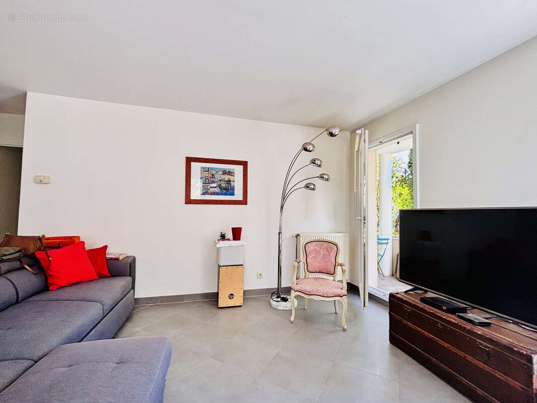 Aubagne (13) : appartement 2 pièces 53m2+ 34m2 Terrasse - photo 6