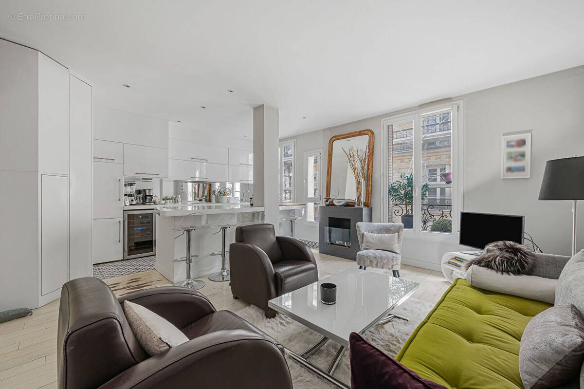 Appartement à PARIS-14E