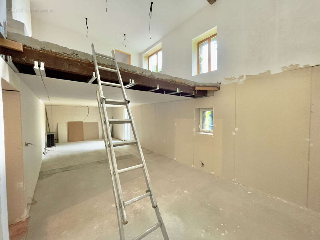 Maison à IVOY-LE-PRE