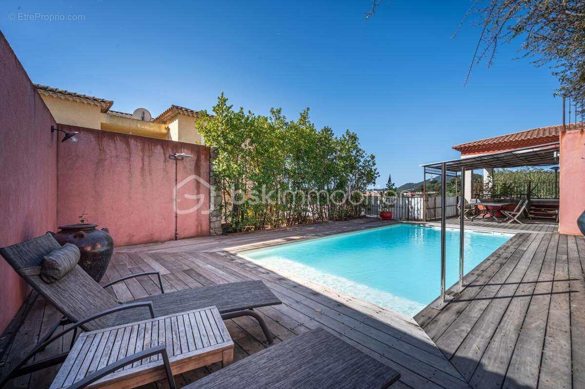 Maison à CARQUEIRANNE