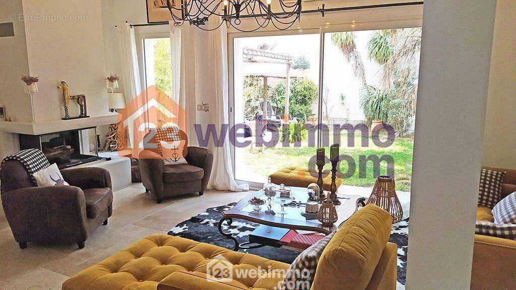 La pièce de vie - Maison à SAINTES-MARIES-DE-LA-MER