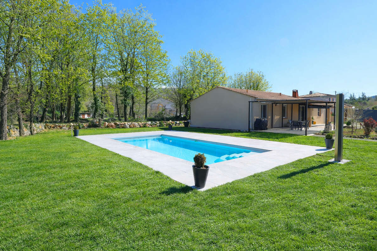 Maison Saint Cezaire Sur Siagne de 120 m² avec un terrain de 1606 m² avec piscine - photo 3