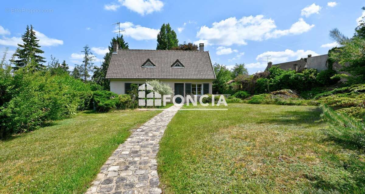 Maison à SAINT-LEGER-EN-YVELINES