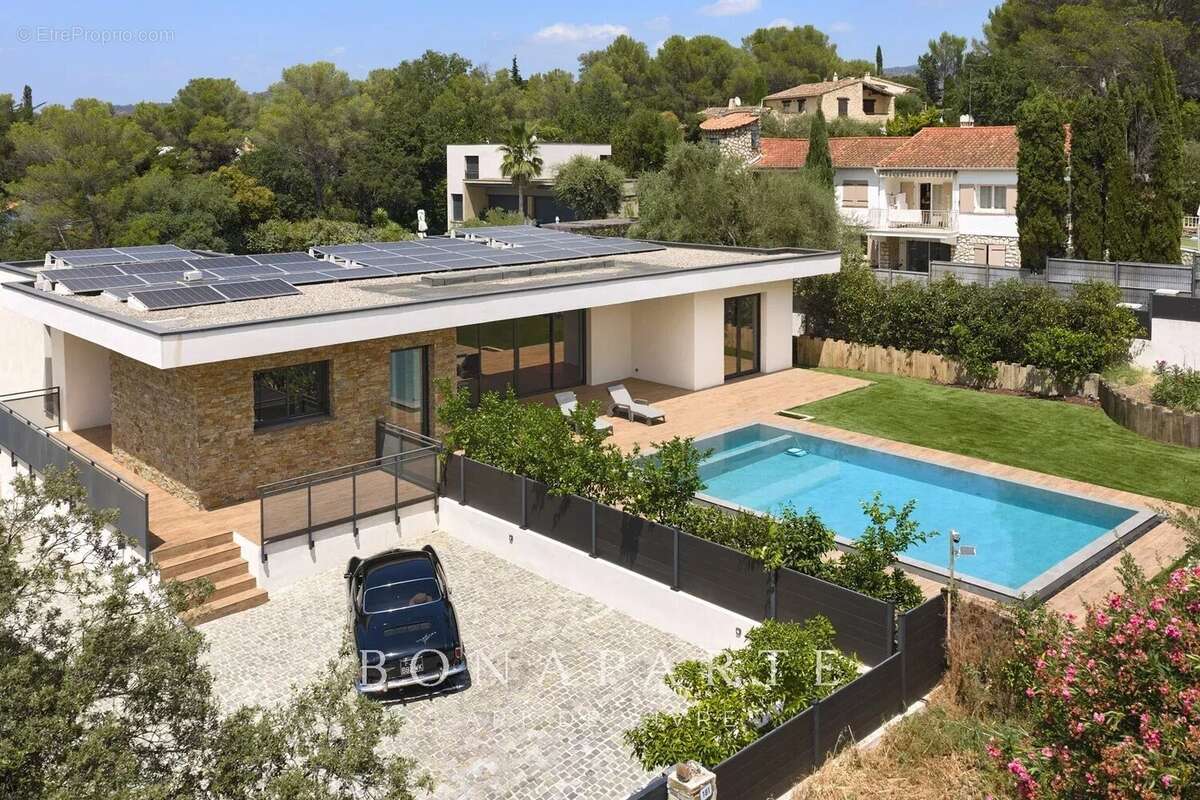 EXCLUSIVITÉ – Villa contemporaine de 330m² à très haute performance énergétique - photo 2
