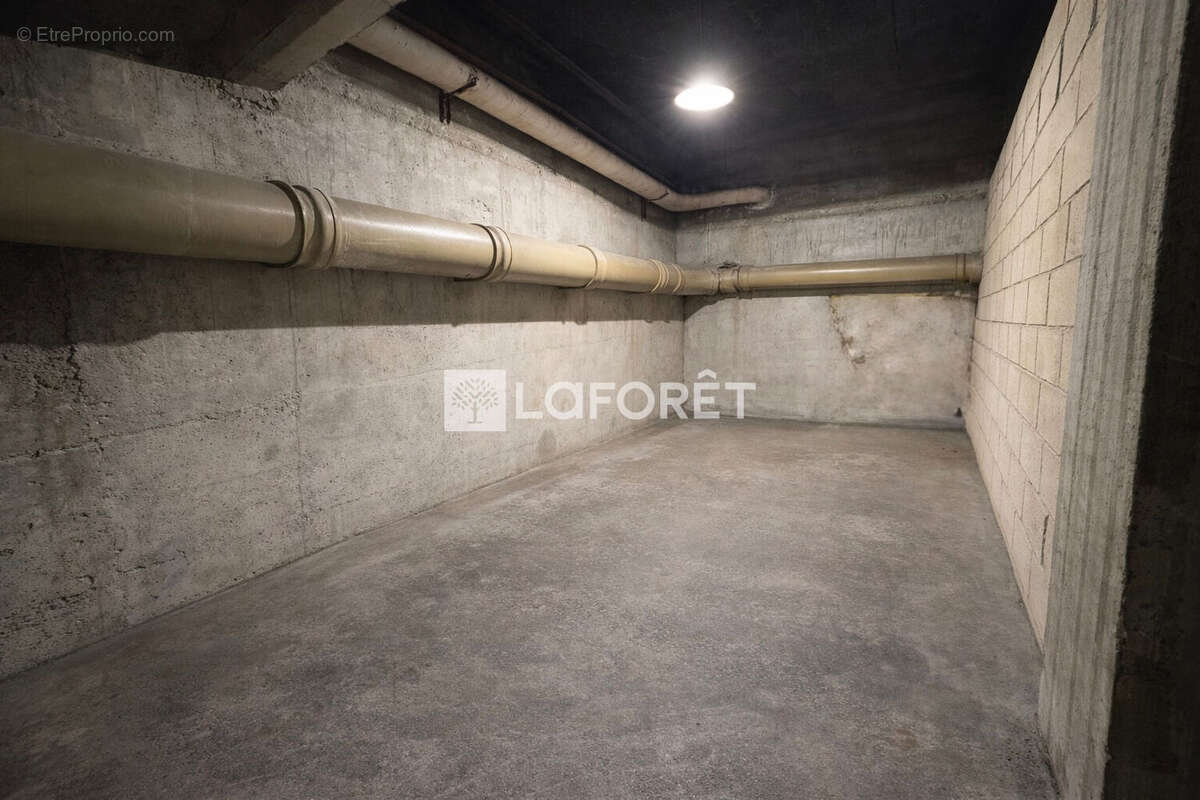 Parking à PARIS-15E