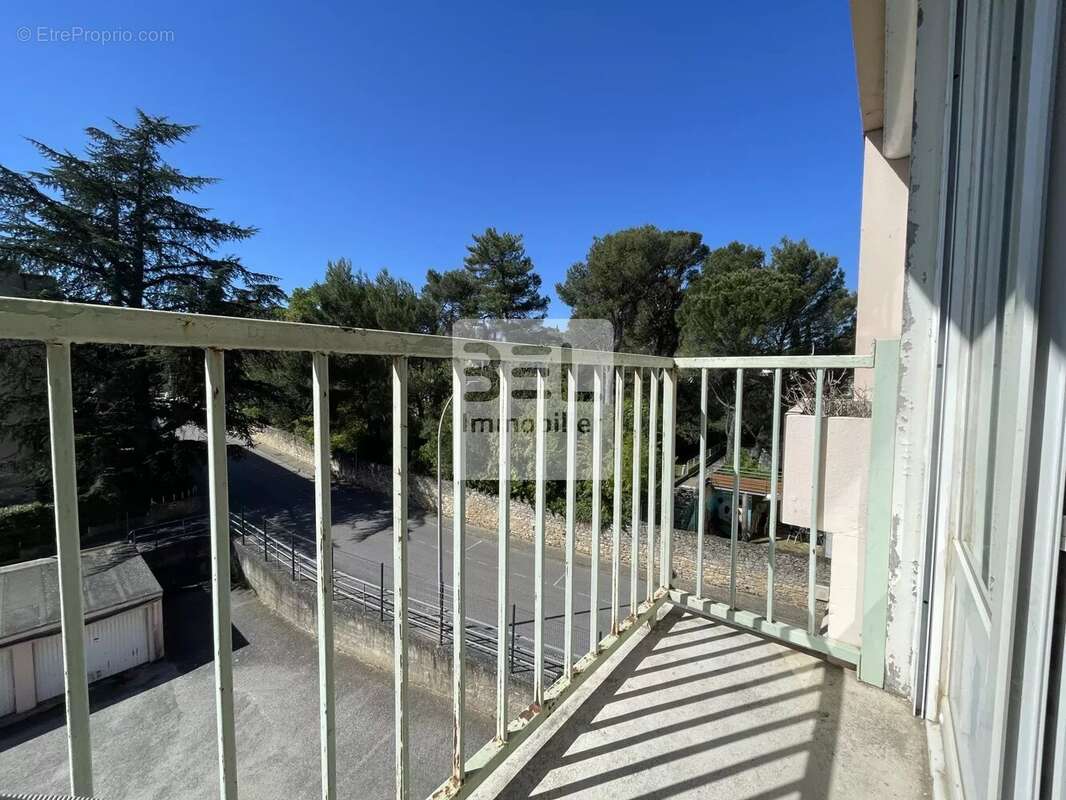 Appartement à BAGNOLS-SUR-CEZE