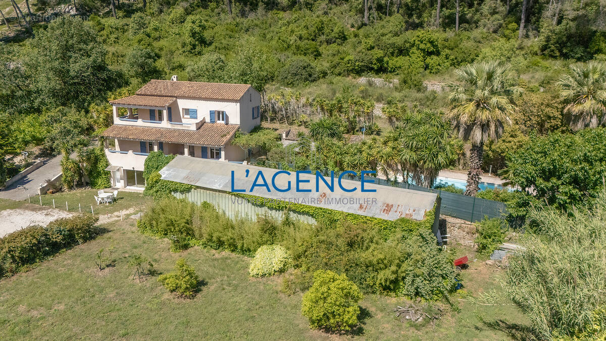Maison à CARQUEIRANNE