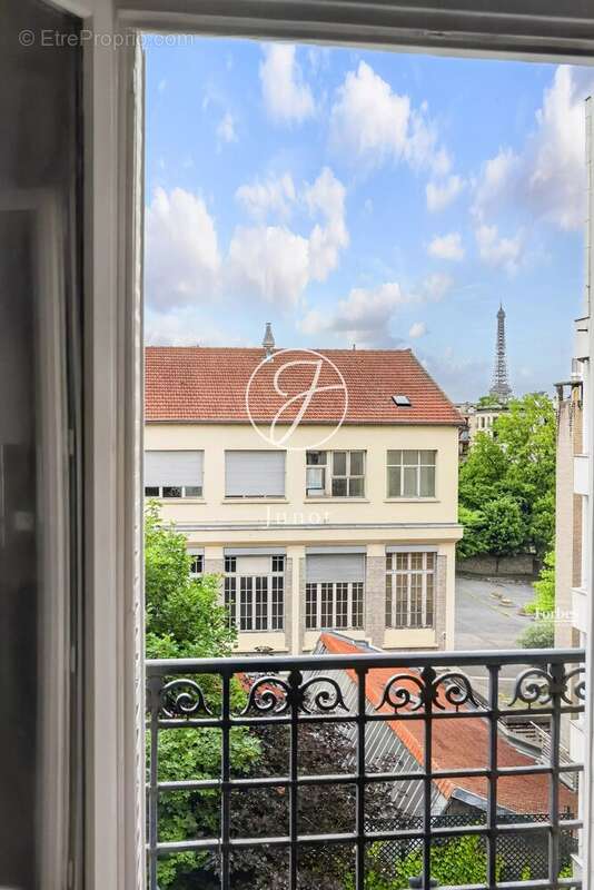 Appartement à PARIS-16E