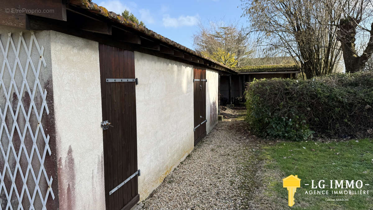 Maison à BRIE-SOUS-MORTAGNE