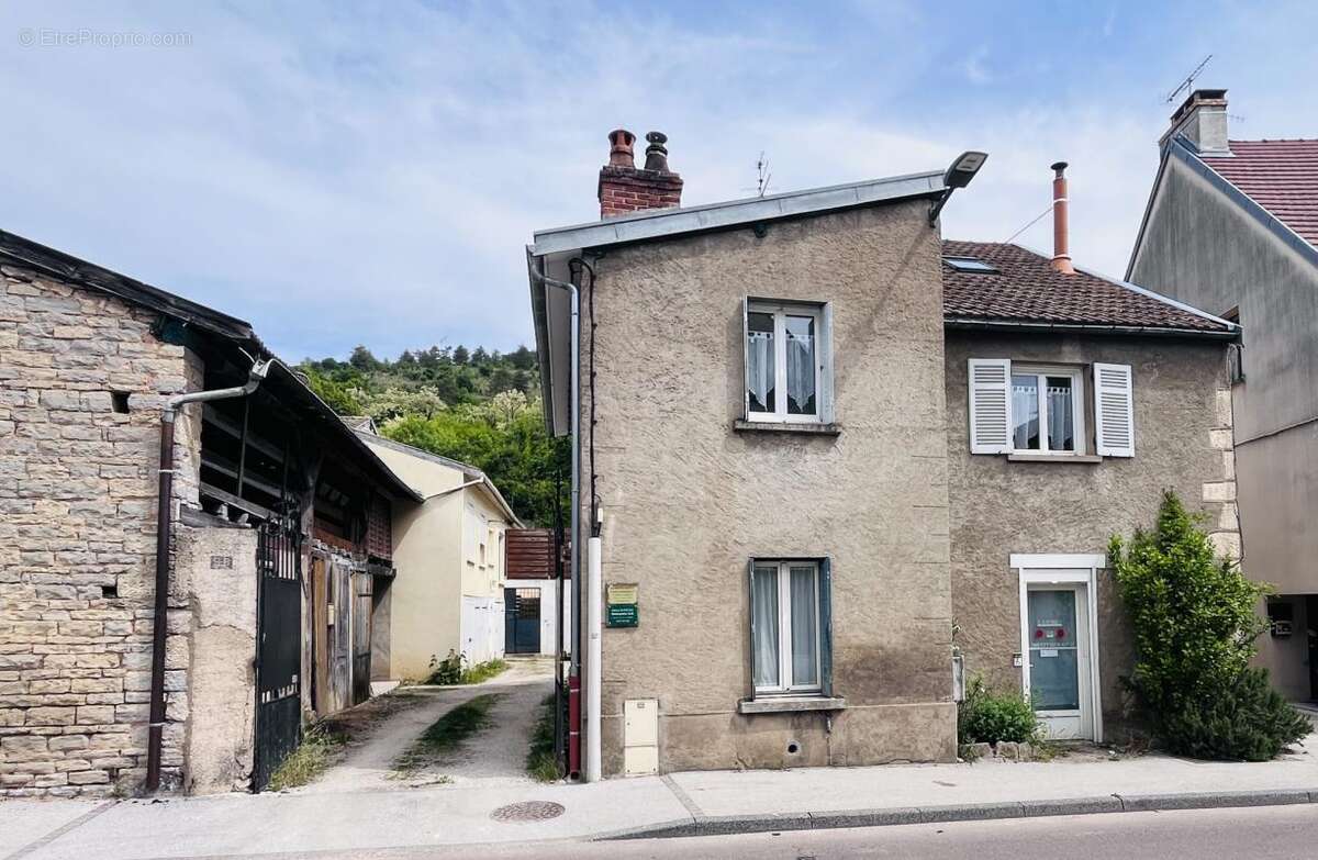 Appartement à PLOMBIERES-LES-DIJON