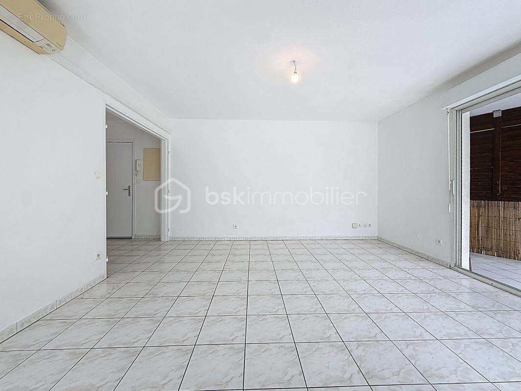 Appartement 2 pièces de 59 m2 avec jardin de 130 m2 + parking et cave - photo 11
