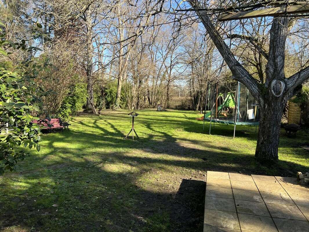 Maison à SAINT-SEURIN-DE-PRATS