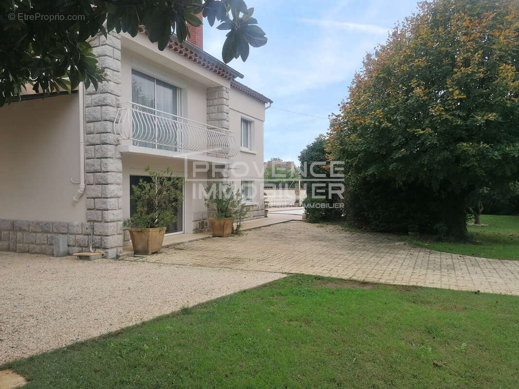 Maison à MONTELIMAR