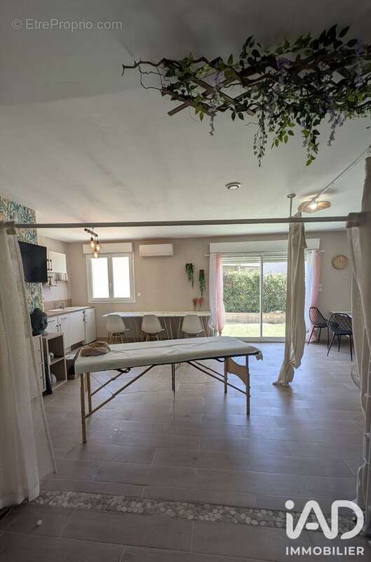 Commerce 91 m² à Saint-Chaptes  - photo 4