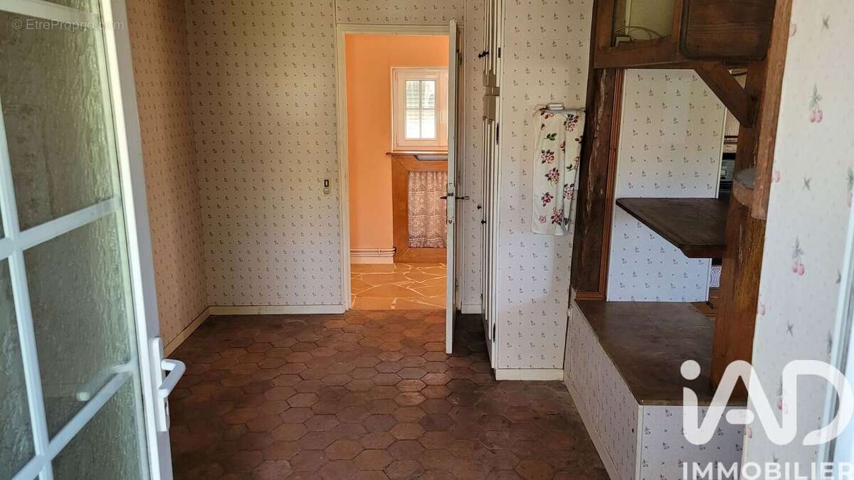 Maison 137 m² à Fontaine-La-Gaillarde  - photo 8