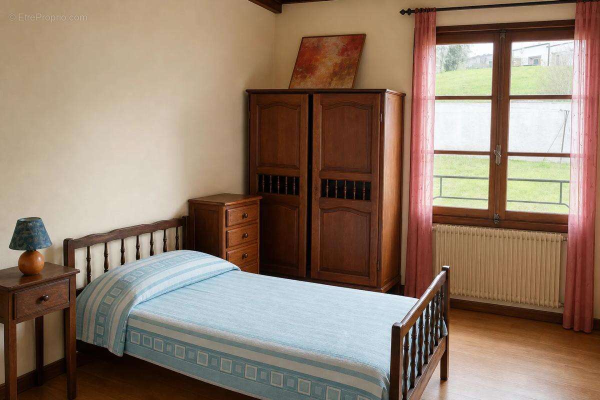 Maison à VOLLORE-VILLE