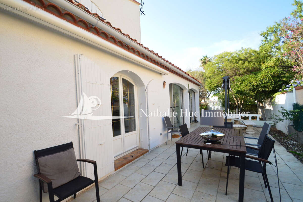 Maison à SAINT-LAURENT-DE-LA-SALANQUE