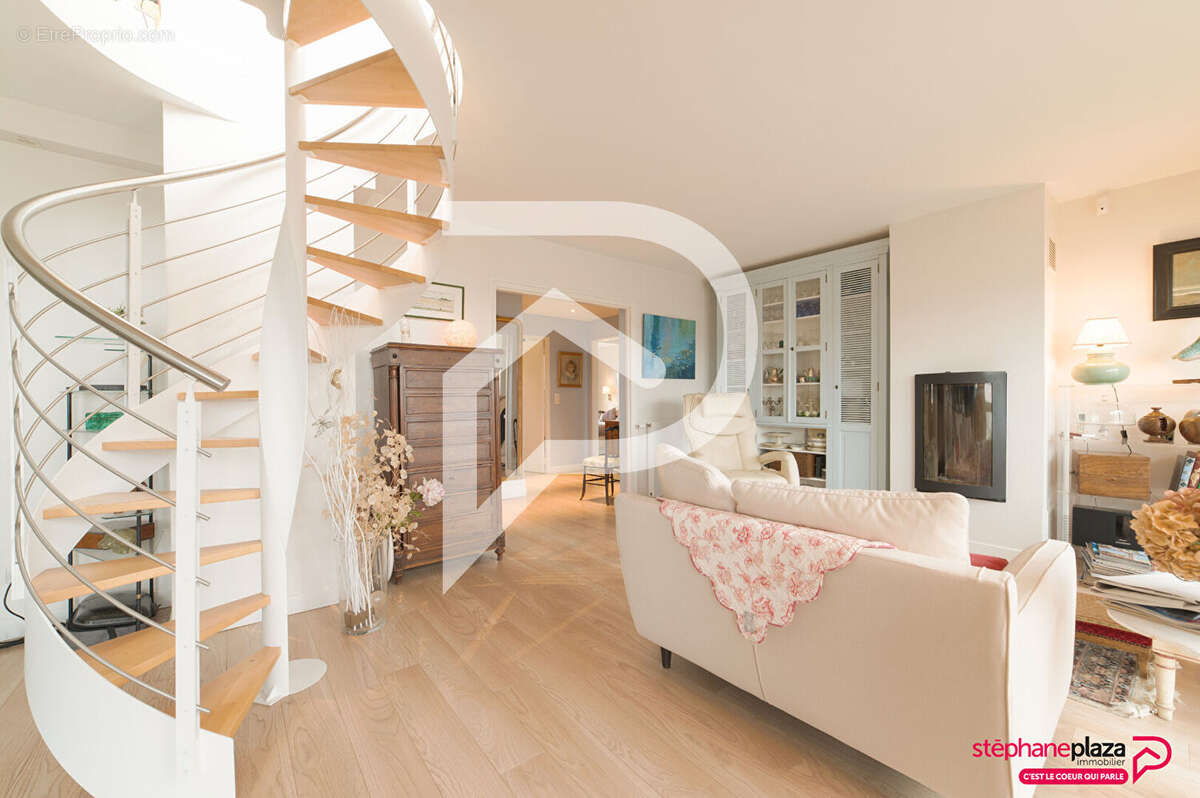 Appartement à SARTROUVILLE