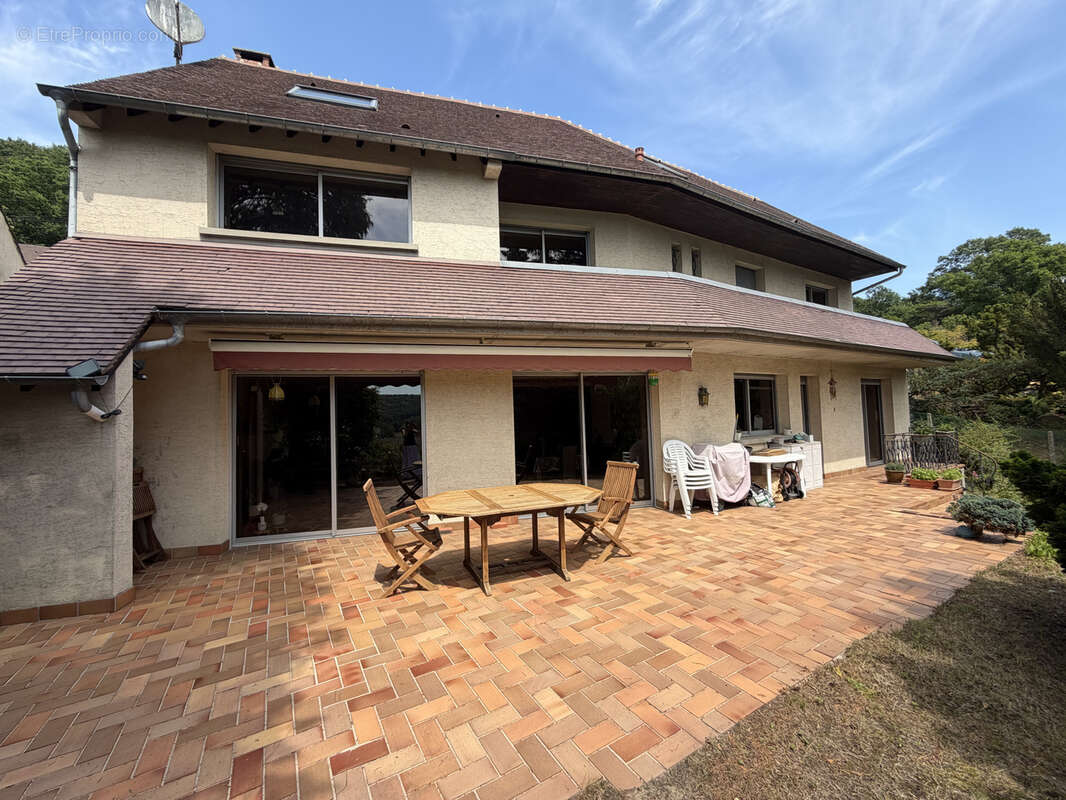 Maison 211 m² à Chevreuse  - photo 2