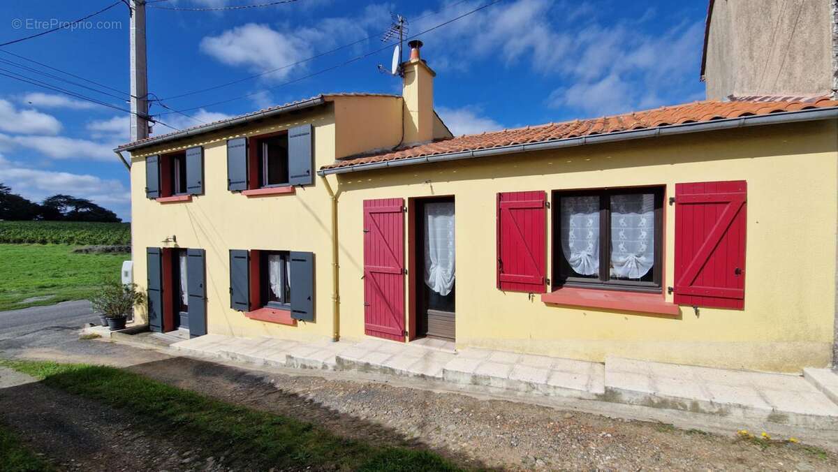 Maison à SAINT-JULIEN-DE-CONCELLES