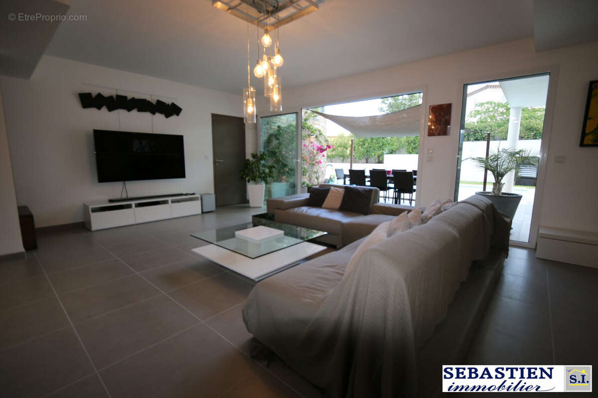 Séjour - Maison à FREJUS