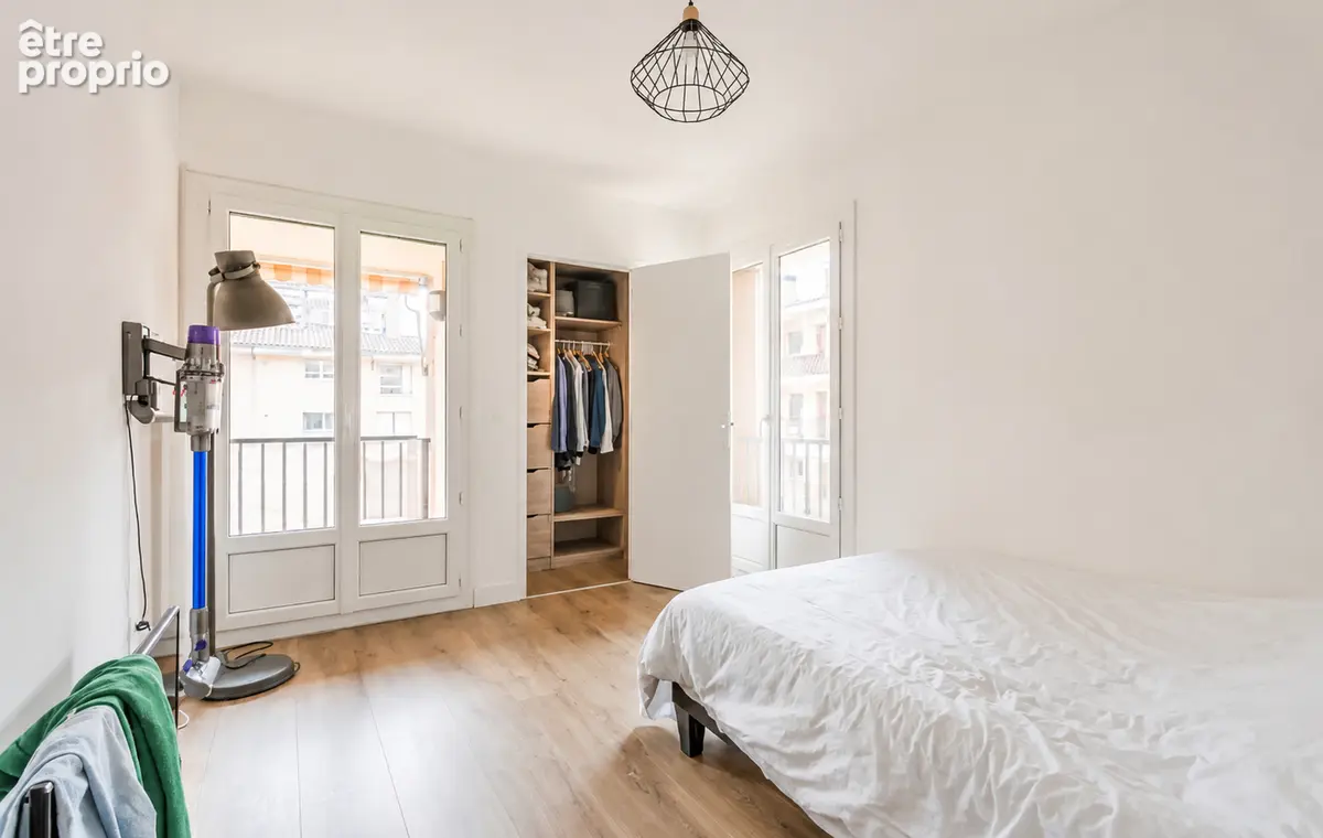 Aix-en-Provence - Proche Rotonde - T3 de 66 m² avec ascenseur, balcons et cave - photo 3