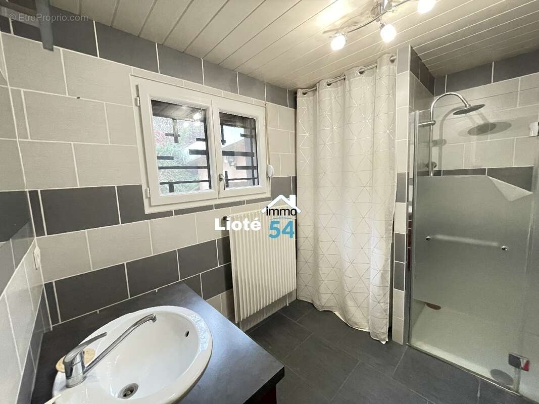 Maison à CREVECHAMPS