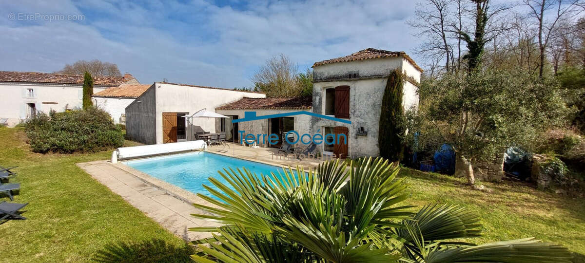 Maison à CORME-ECLUSE