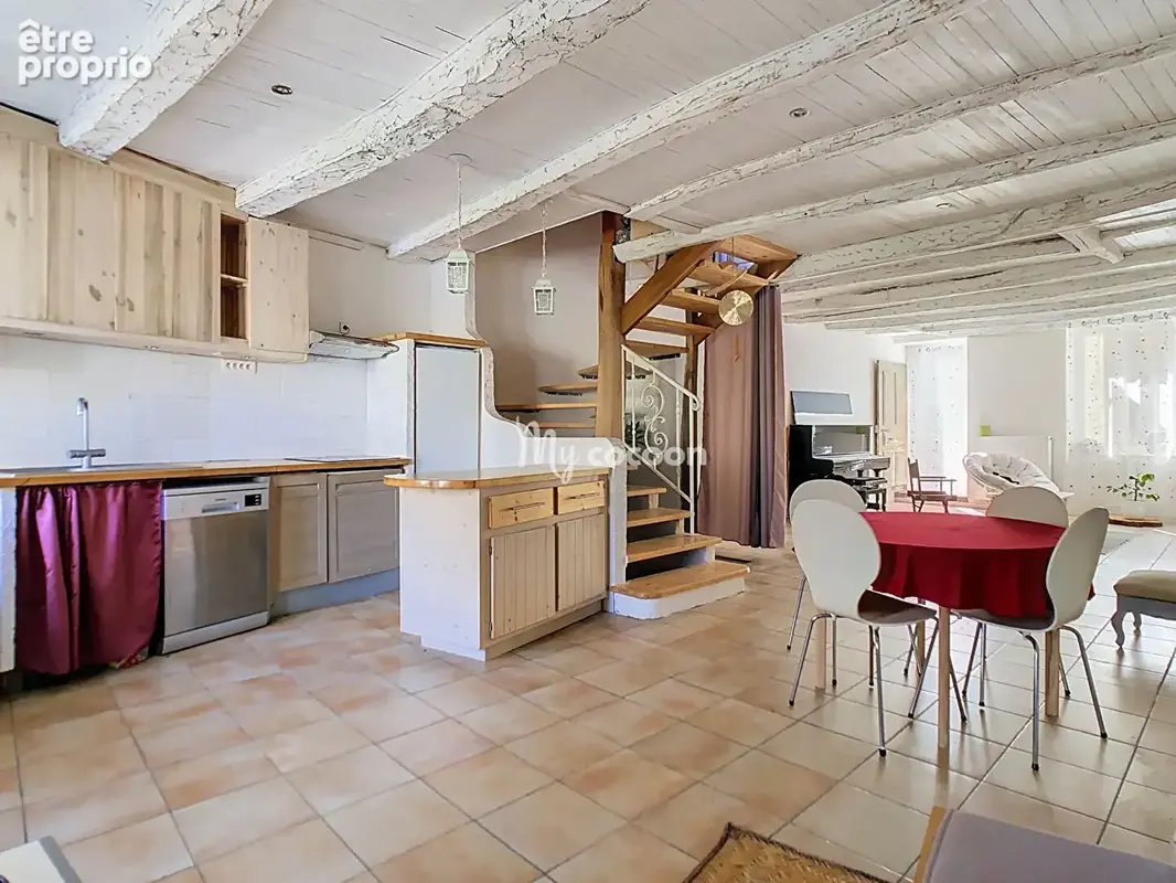 Maison - T5 - 141 m² - photo 3